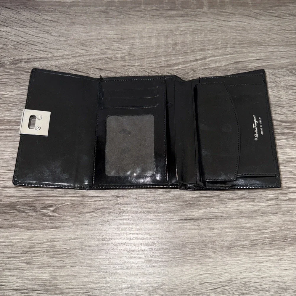 Salvatore Ferragamo Gancini Black Leather Bifold‎ Wallet Silver Hardware Used